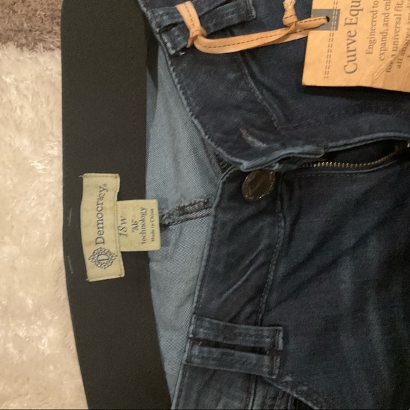 Democracy Jeans Certified Authentic with Ab Technology. Freedom Ankle Skimmer - Picture 2 of 5
